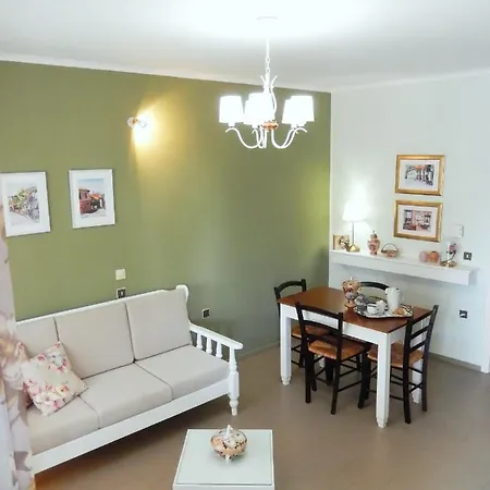 Portico Cozy 아파트 Kariá